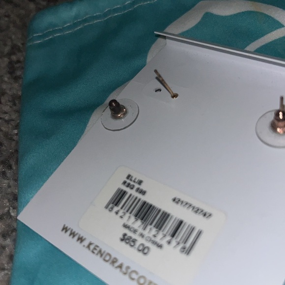Kendra Scott Ellie rose gold earring - Picture 4 of 4